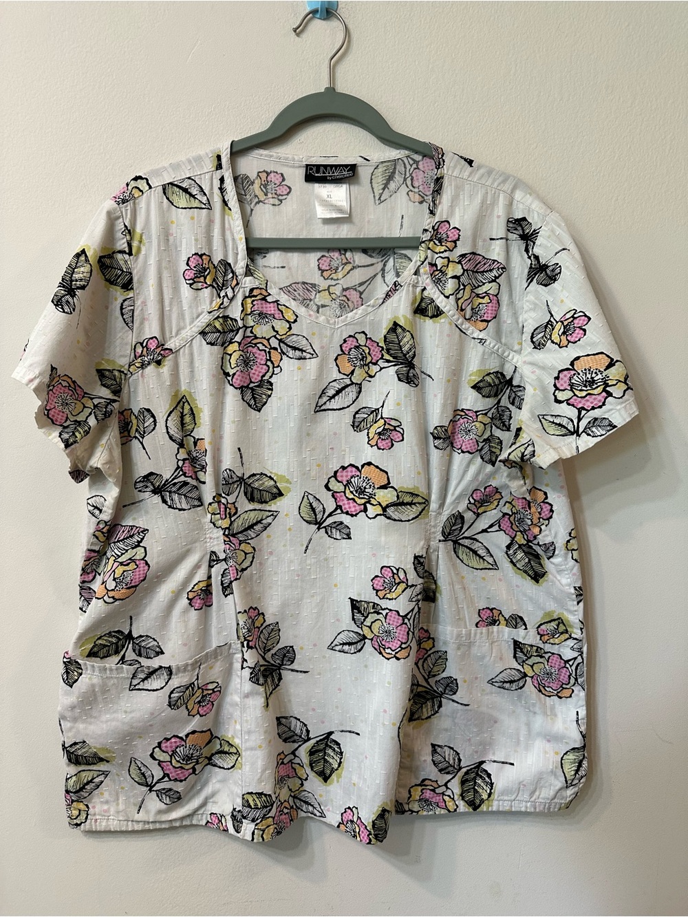 Runway By Cherokee Scrub Top XL White Floral Cotton V-Neck Medical Pockets Flaw